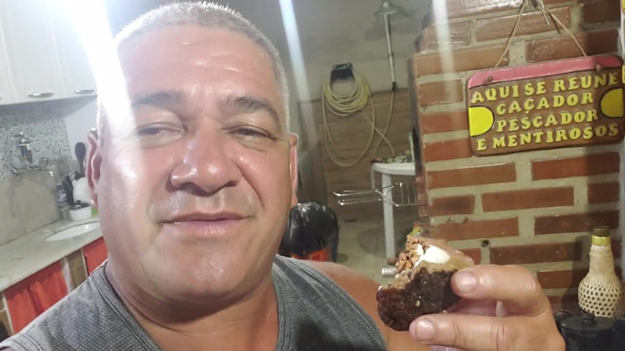 Croquete de carne moída com ovo na brasa