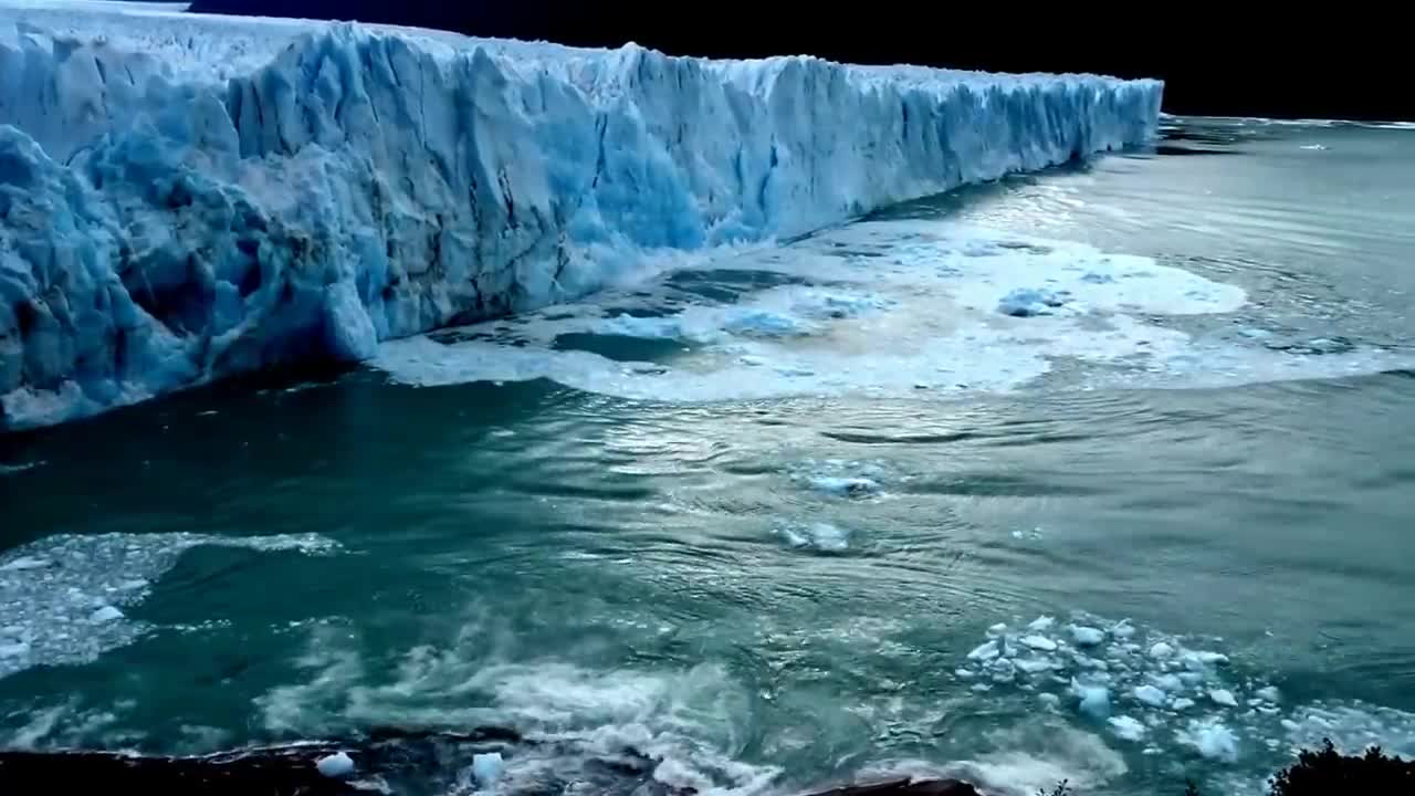 AMAZING! Giant Wall of Ice Collapses off Argentinian Glacier - in HD