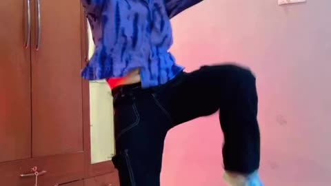 Beautiful girl dancing on chori chori Dil le gyi song.