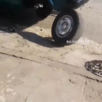 Tá porra e assim que tira pneu de carro 🤣🤣🤣