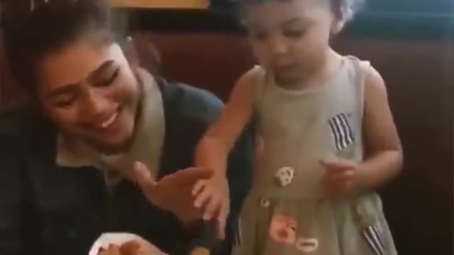 Zendaya’s niece jacked her food 😂