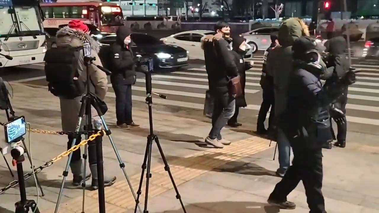 20210104_V3_S01(tC1UBfI0TvY)정보관이 사진은 왜 찍나요_ 이번주는 사진_ 세종문화회관 앞에서