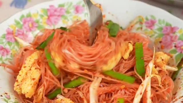 [แจกสูตร] ผัดหมี่ชมพู - สูตรลับของเจ๊หมู