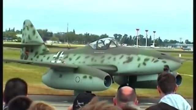 Messerschmitt Me 262 "Schwalbe" - First Flight Over Berlin after 61 Years, Historical Footage!