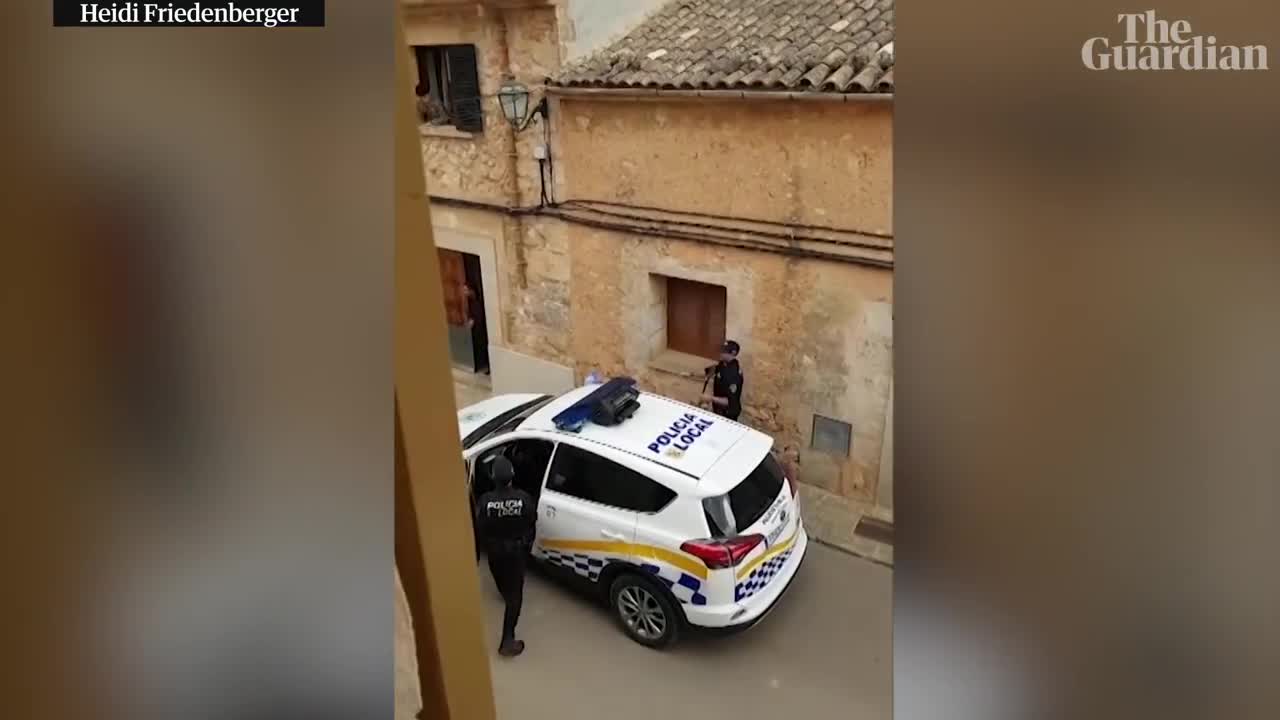 Spanish police sing to families during coronavirus lockdown in Mallorca