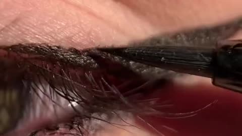 Eyes Makeup Hack #viralmakeup #lipstickhack #makeuphacks #makeuptrend #beautytips