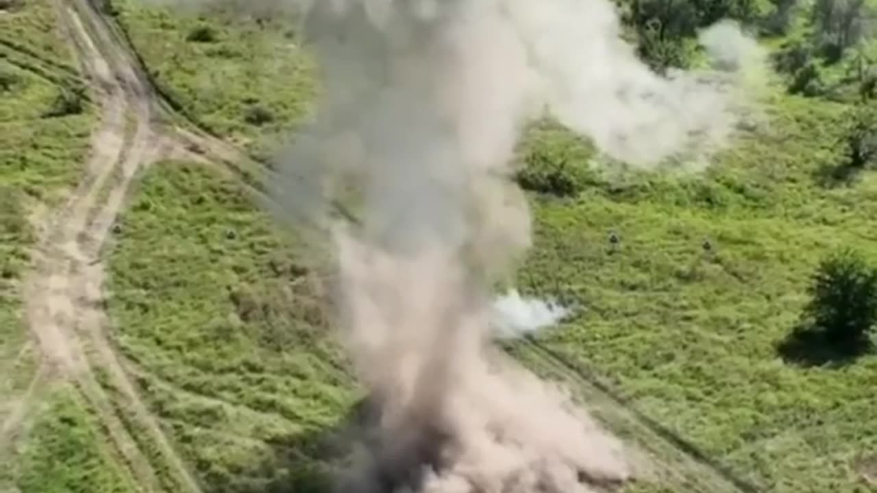 Ukrainian Drone Drops Grenade into Russian Landmine(Insane)