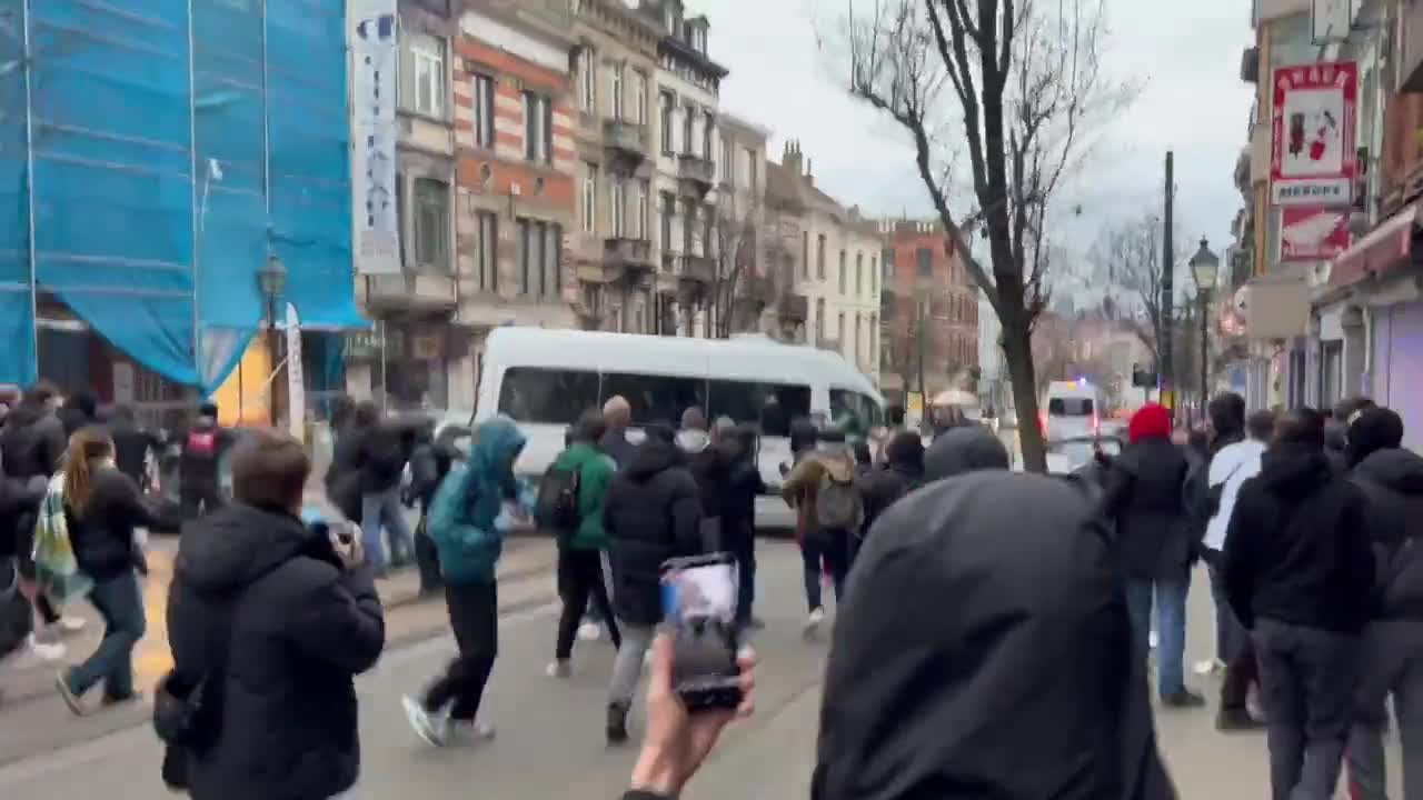 Brussels police are forced to flee in their vehicles