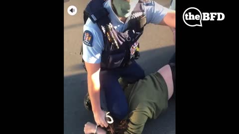 NZ Police Brutally Arrest Man for Not Wearing a Mask