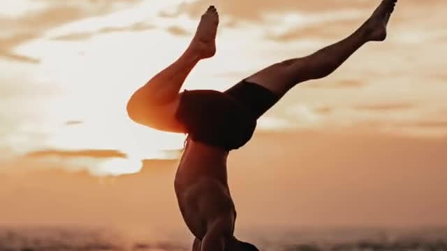 Take me back! #handstands #workout #Fitness #sunset #sunsets #hawaii #calisthenics