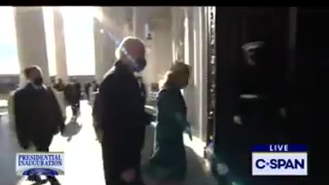 ▶ EXTRAIT-RQ (26 fév 23) : Les Marines ne saluaient pas Biden après l'inauguration