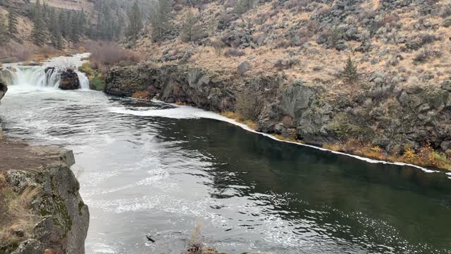 Central Oregon – Steelhead Falls – Overlooking Crooked River – 4K