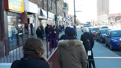Long Line Spotted At Montreal SQDC On 4/20