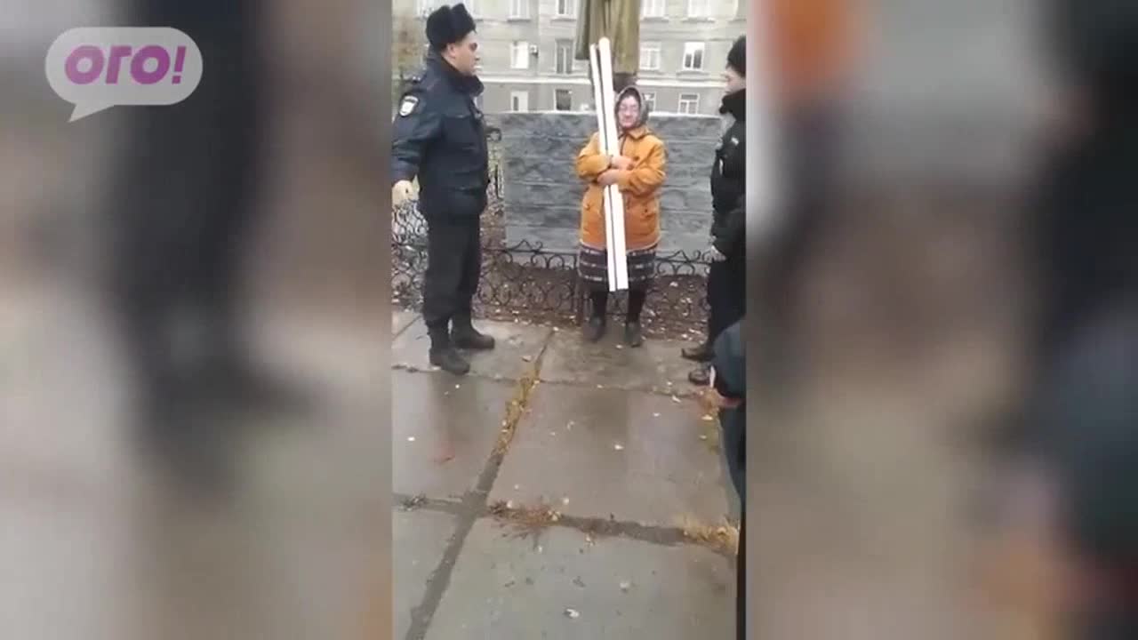 Russisches Omsk. Fünf russische Mentoren für eine alte Frau mit einem Antikriegsplakat. Aber die
