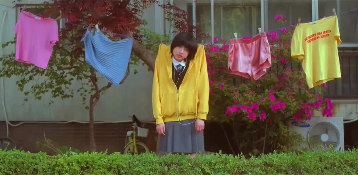 Autumn wind cool, dim light warm heart.