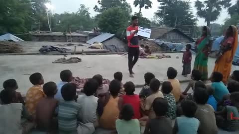 ,@कहानी बताए युवा क्लब के सारे बच्चे अच्छे से सुन रहे थे।,#@