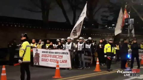 20190120_V3_S02(x98bffT_Ga4)빚쟁이가 무서운가_ 비정규직의 한마디에 법이 통과되고 청와대 경호병력이 물러나주고