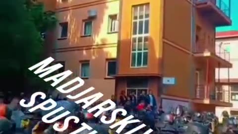 Hungarian KFOR members lower their shields 🛡, applauded by local Serbs