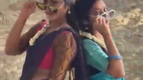 Indian girls off saree Dance