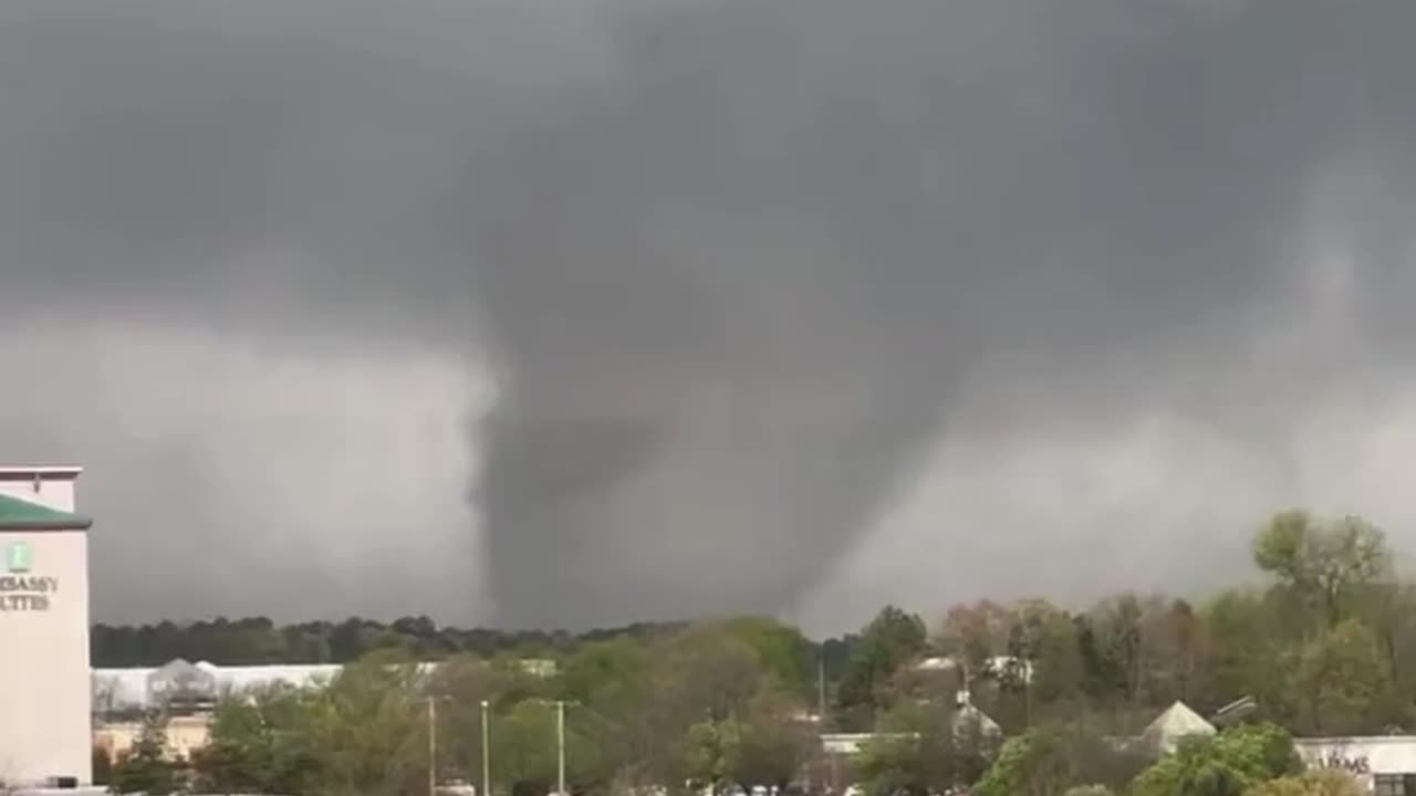 Video of the Little Rock tornado 🙏