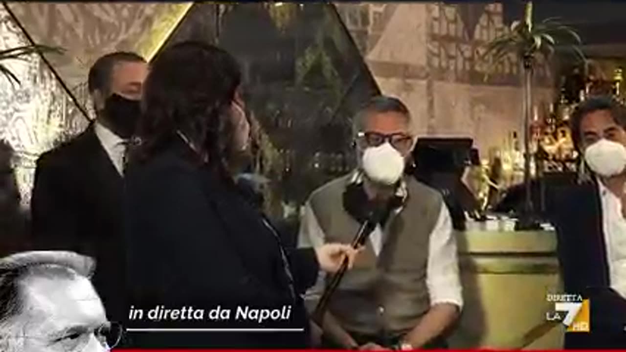 Cecchi Paone insulta ristoratore