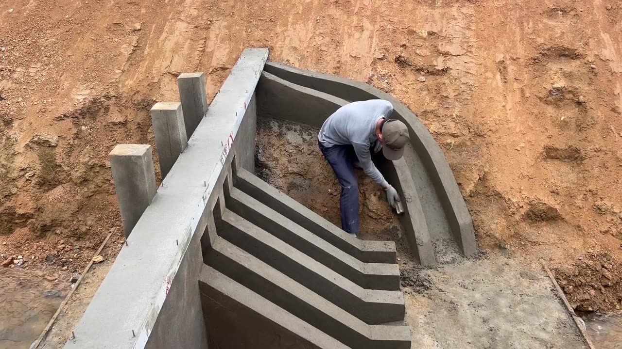 Construction of a powerful 4-gate dam