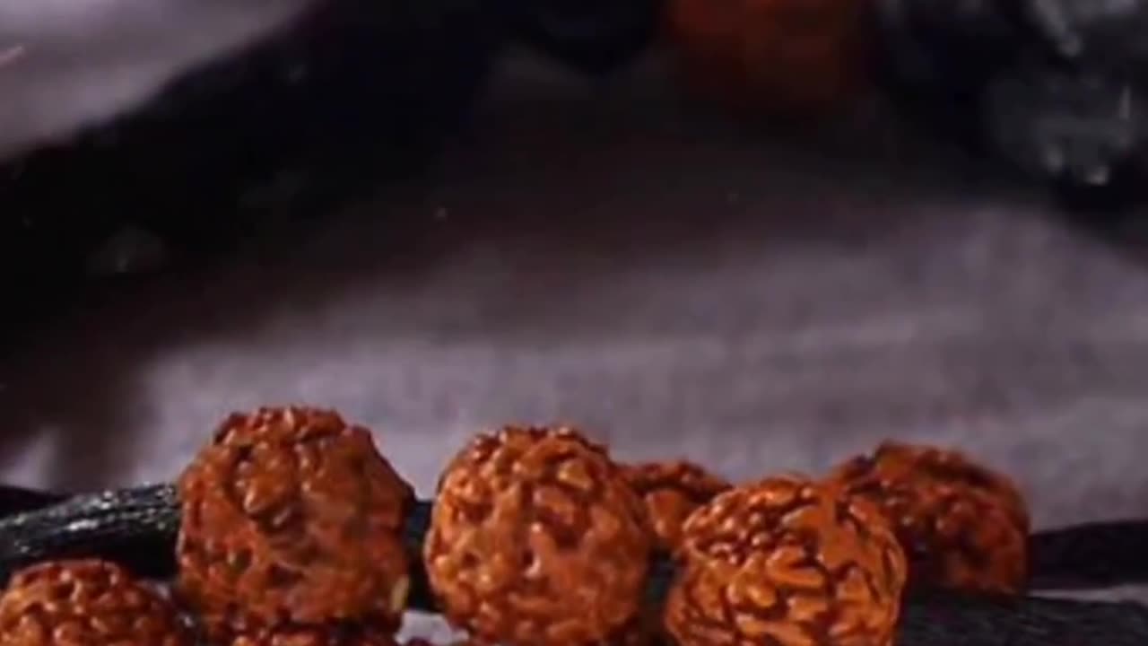 रुद्राक्ष के चमत्कारी गुण और पहनने के फायदे | Rudraksha Benefits | नियम और विधि