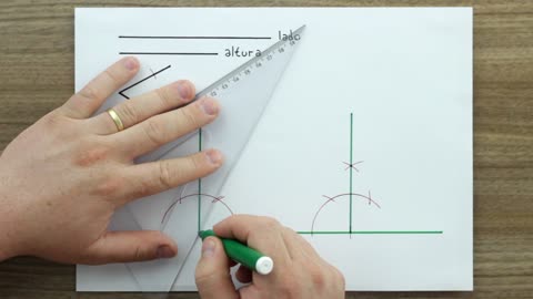 Construir um triângulo, dados um lado, um ângulo adjacente e a altura relativa ao lado.