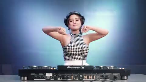 DJ GOD IS A GIRL BREAKBEAT FULL BASS DJ AYUDIA PUTRI