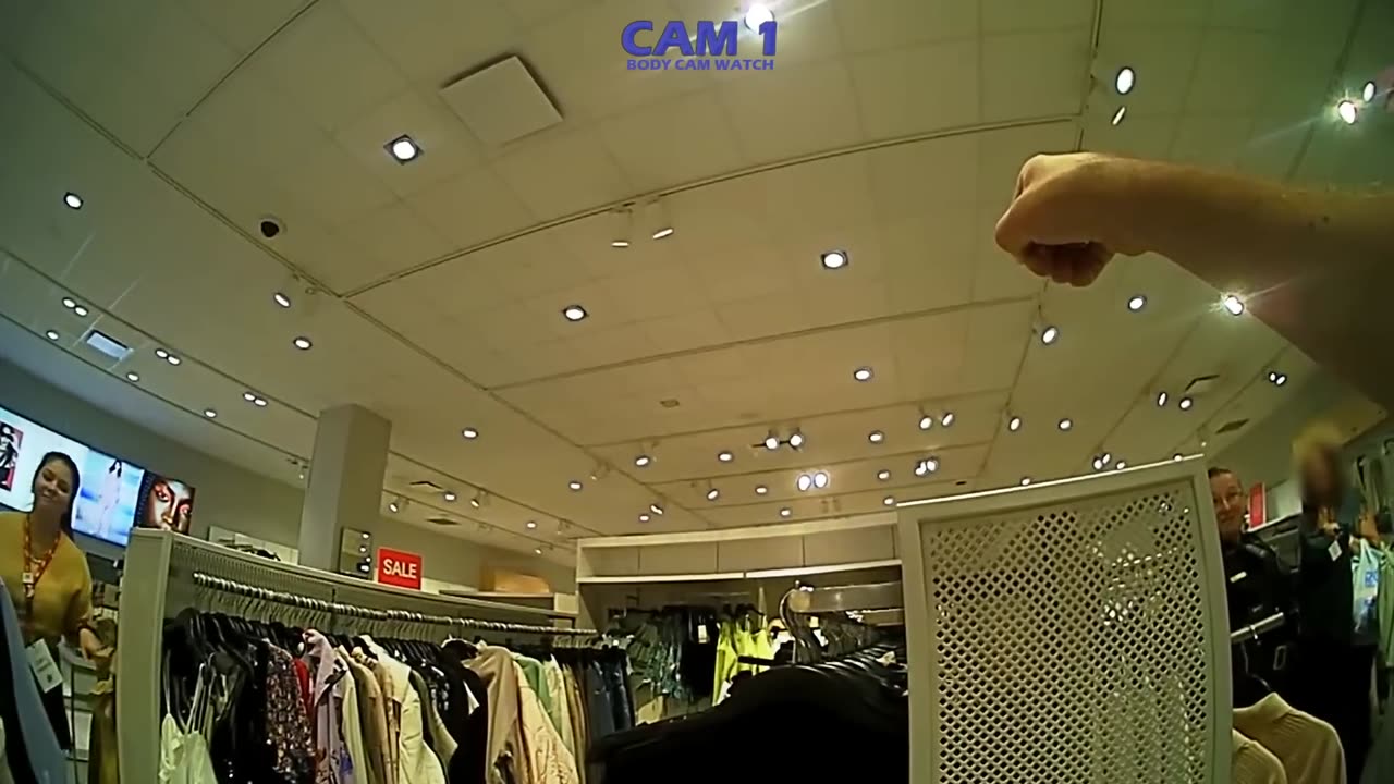 Shoplifter Forces Cops to Drag Her from the Mall