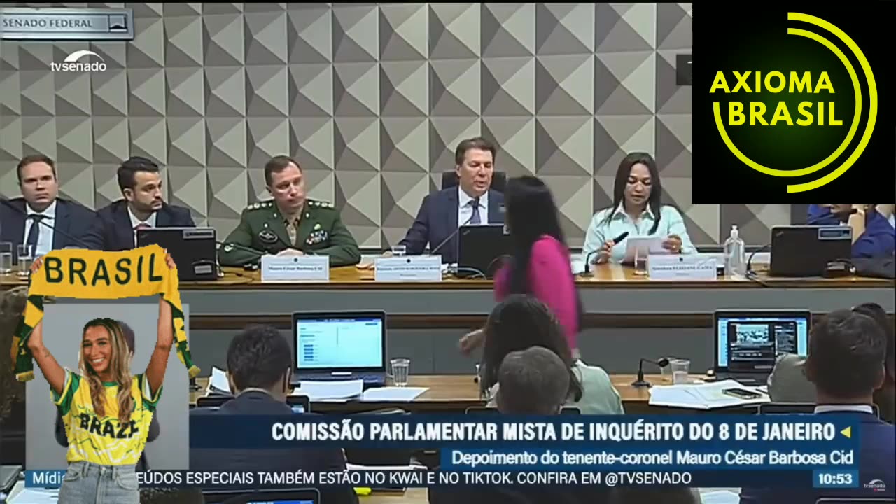 A Deputada Sílvia Waiãpi (índia) presta continência ao TC Cid durante a CPMI