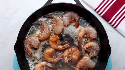 HAWAIIAN GARLIC SHRIMP AND MAC SALAD