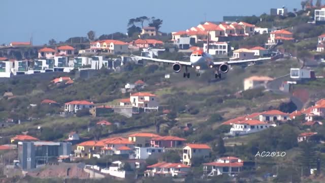 CROSSWIND landings at MADEIRA on RWY 05