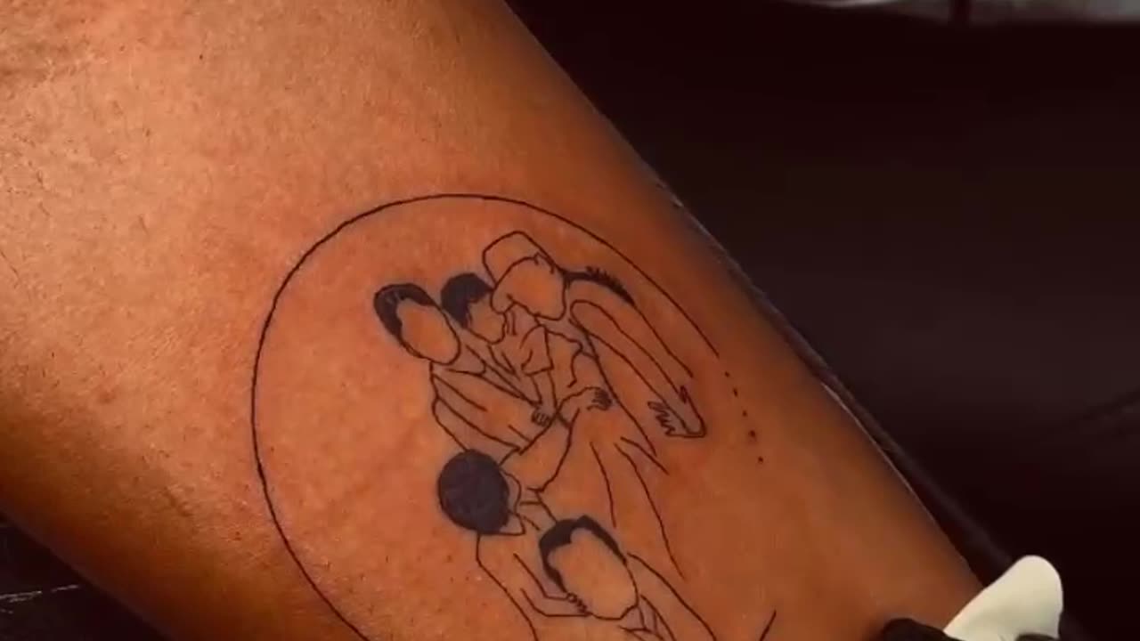 FAMILY PIC OUTLINE UNIQUE TATTOO