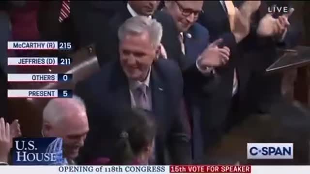 Kevin McCarthy is elected Speaker of the House 👀