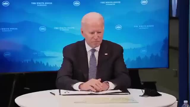 Biden reรงoit un message pour lui dire qu'il bave ๐๐๐
