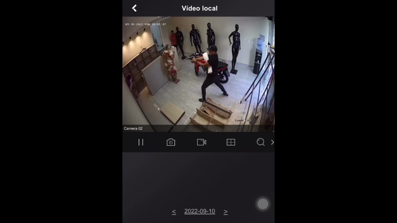 Polícia divulga imagens de envolvidos em triplo homicídio, sendo uma grávida