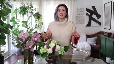 DIY FLOWER ARRANGEMENT under $30 with Grocery Store Flowers | Julie Khuu