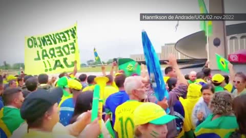 Bolsonaristas pedem intervenção e pedem que tropas "deixem seus quartéis em Brasília"