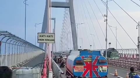 Suramadu Bridge Shaking During Earthquake