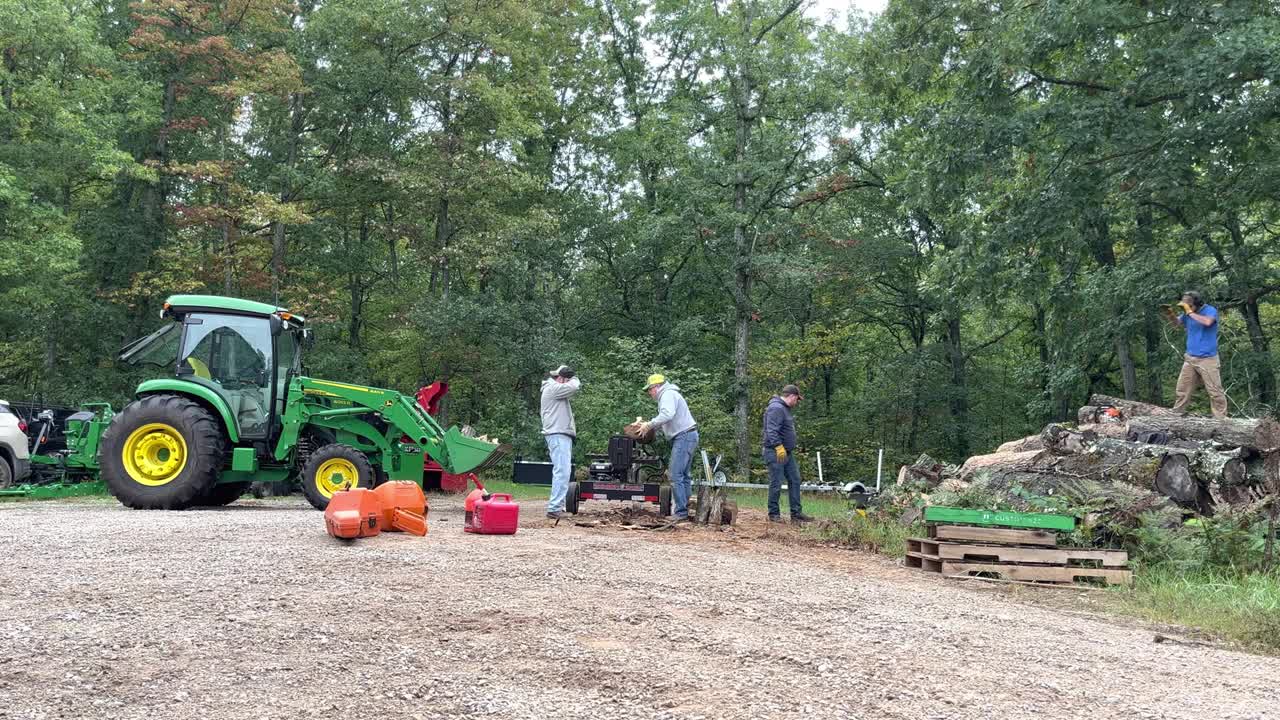 Wood cutting (Raw footage)