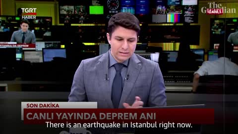 Turkish anchor continues reading news during earthquake