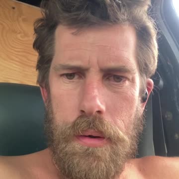 Pink pigalow what are you doing at mo3’s grave doing a live right now