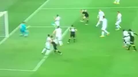 VIDEO: Diego Costa Pulls Off an Audacious Bicycle Kick! What a goal.