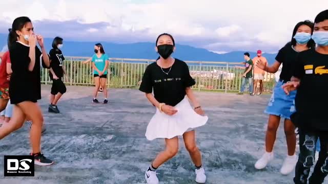 Random Tiktok Dance Challenge