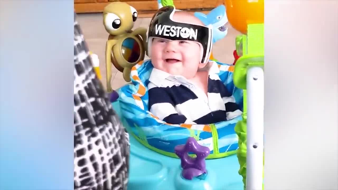 Funniest Moments with Baby Laughing (7)