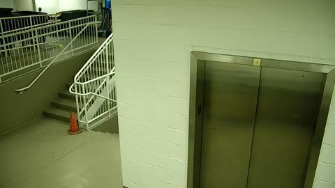 7110CVCULElevator#3Lobby_2021-01-06_15h20min01s527ms.mp4