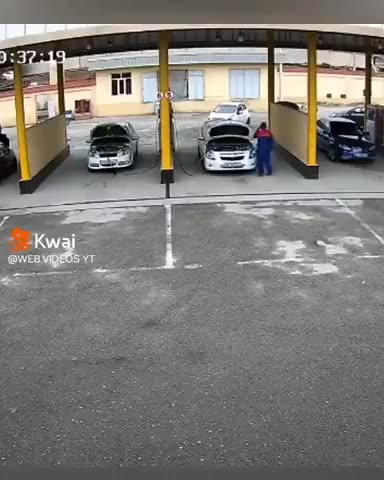 BRUTAL ACCIDENT AT A EV CHARGING STATION WHEN AN ELECTRIC VEHICLE EXPLODES!