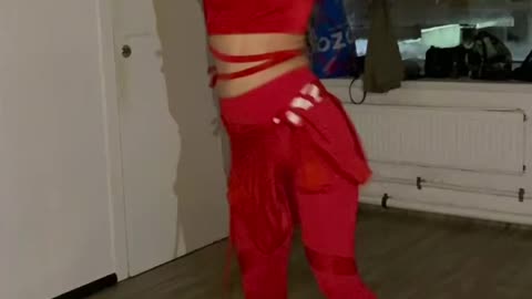 3. Sexy Girl Dance Performance - Mesmerizing Moves! 