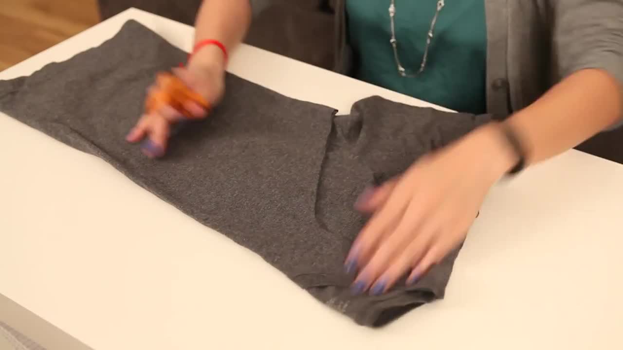 Turn an old T-shirt into a cool outfit for summer
